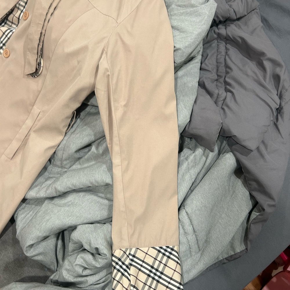 Burberry Tan Trench Coat with Check Lining - Picture 8 of 9